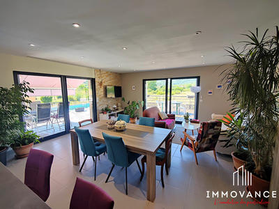 Maison - 110 m² - 5 pièces