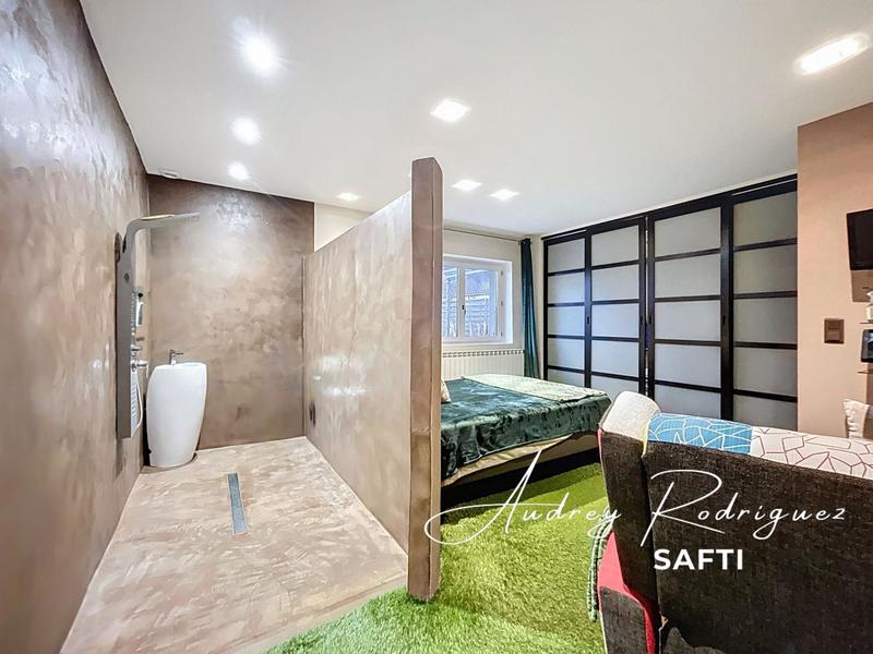 Maison - 310 m² - 11 pièces