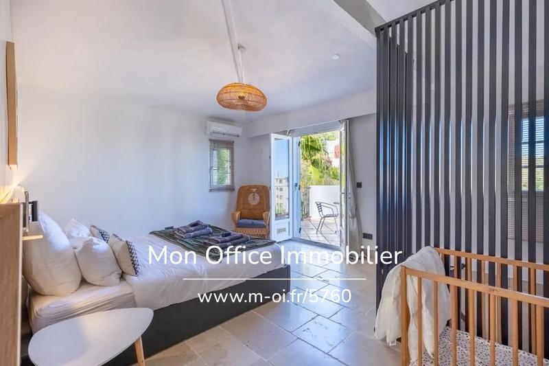 Maison - 230 m² - 8 pièces