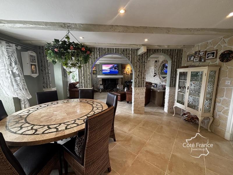 Propriété - 265 m² - 11 pièces