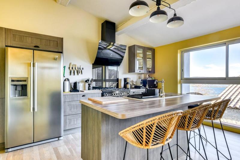 Maison - 201 m² - 7 pièces