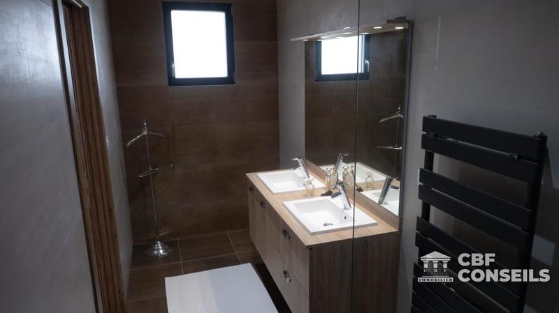 Villa - 247 m² - 7 pièces