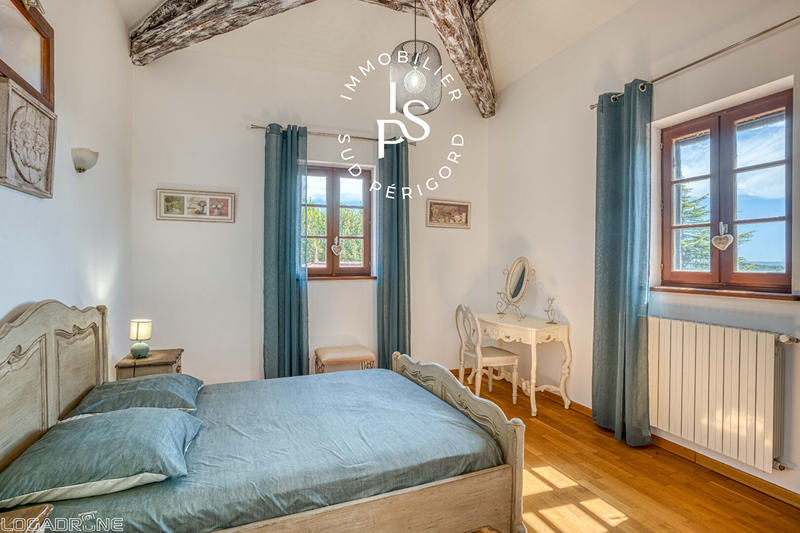 Maison - 448 m² - 16 pièces