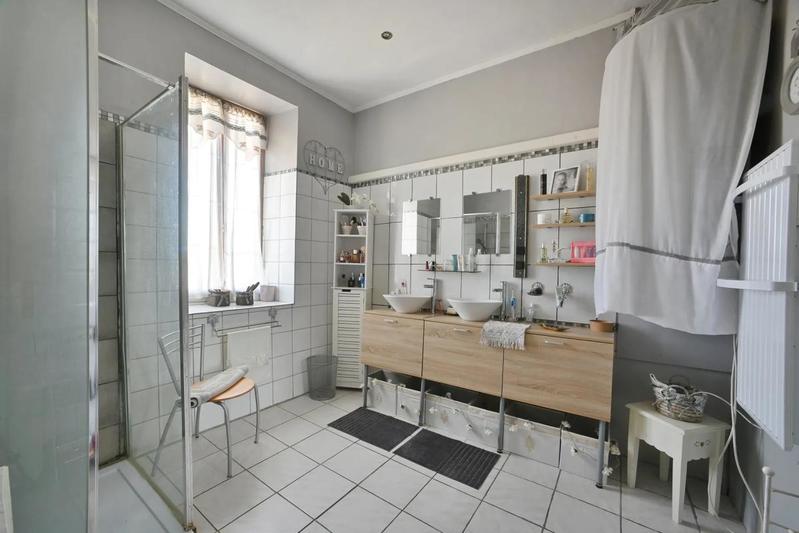 Propriété - 200 m² - 7 pièces