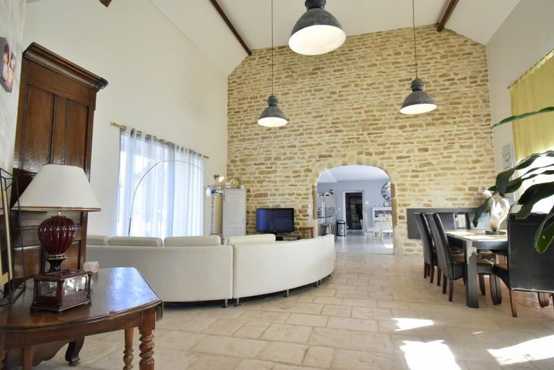 Maison - 420 m² - 11 pièces