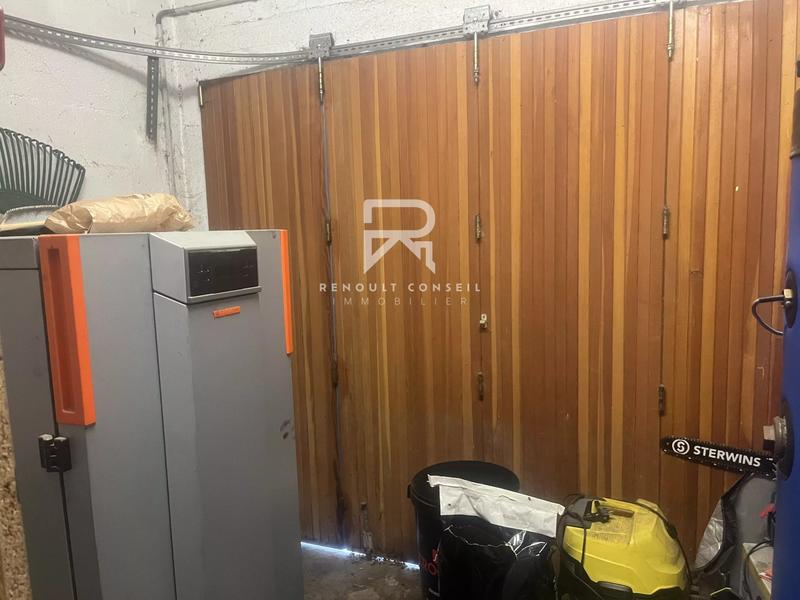 Maison - 1 000 m² - 8 pièces