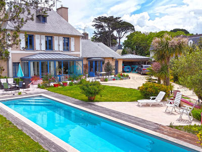 Maison - 225 m² - 9 pièces