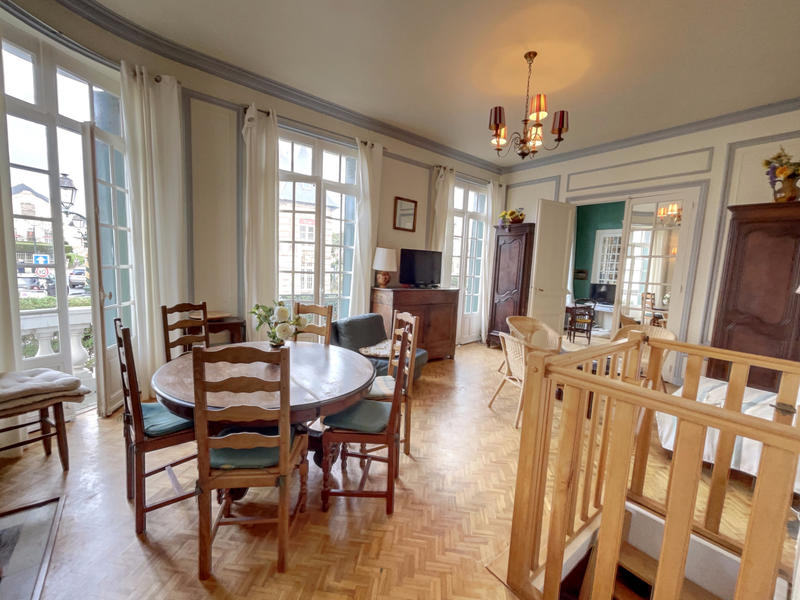 Appartement - 93 m² - 5 pièces