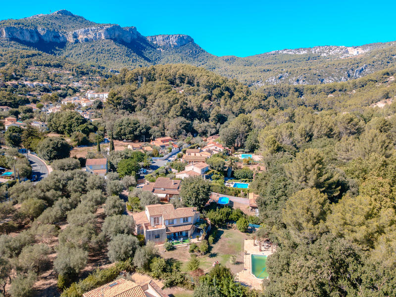 Propriété - 185 m² - 5 pièces