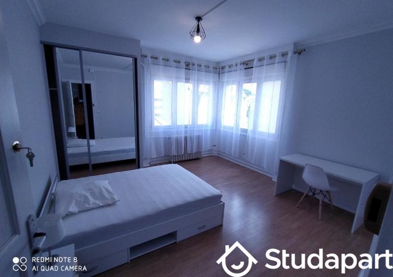 Chambre - 11 m² - 1 pièce