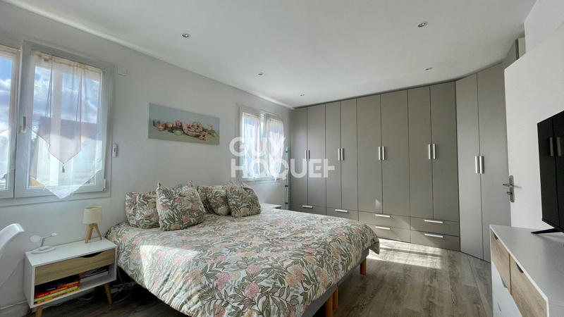 Maison - 234 m² - 10 pièces