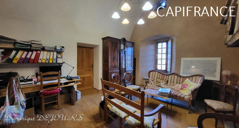 Maison - 285 m² - 10 pièces