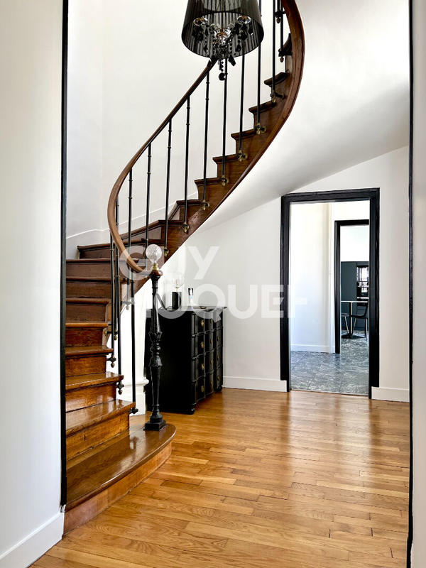 Maison - 273 m² - 10 pièces