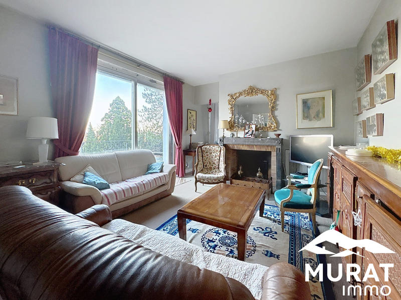 Maison - 238 m² - 9 pièces