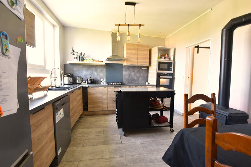 Maison - 151 m² - 9 pièces