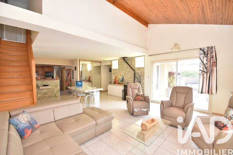 Maison - 212 m² - 8 pièces