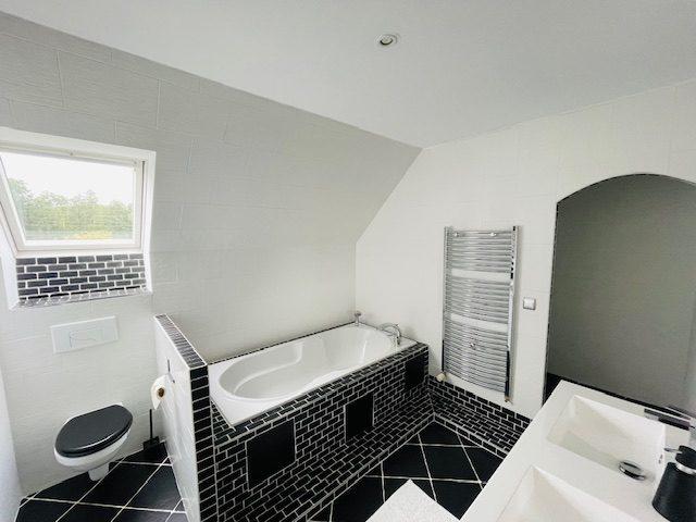 Maison traditionnelle - 174 m² - 7 pièces