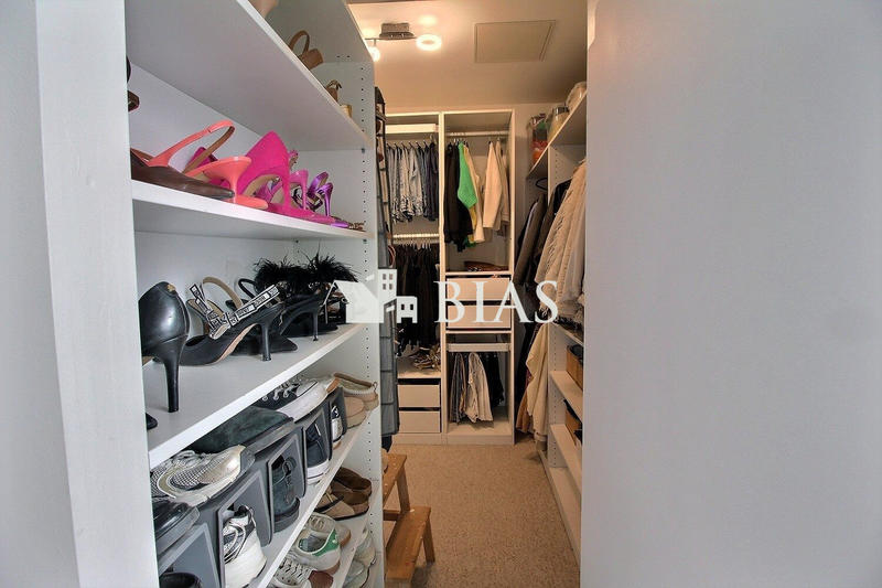 Maison - 250 m² - 10 pièces