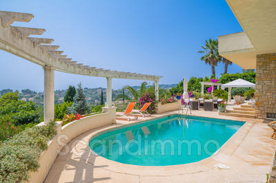 Maison - 225 m² - 6 pièces