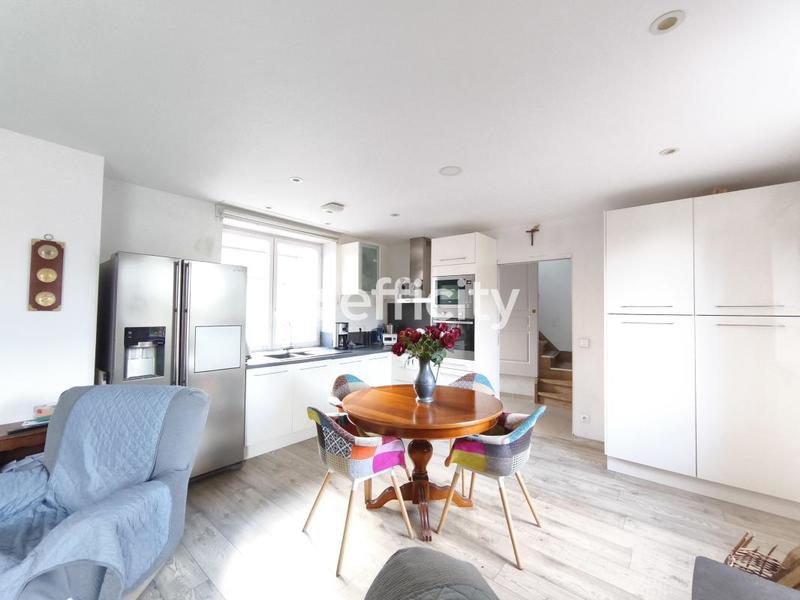 Maison - 176 m² - 9 pièces