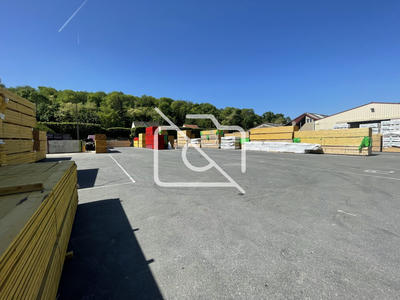 Terrain commercial - 5 400 m²