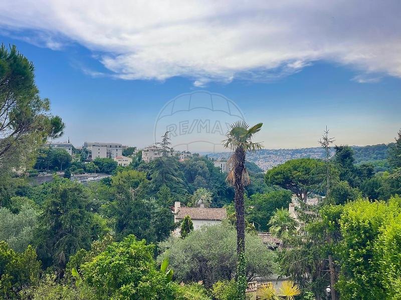 Propriété - 385 m² - 8 pièces