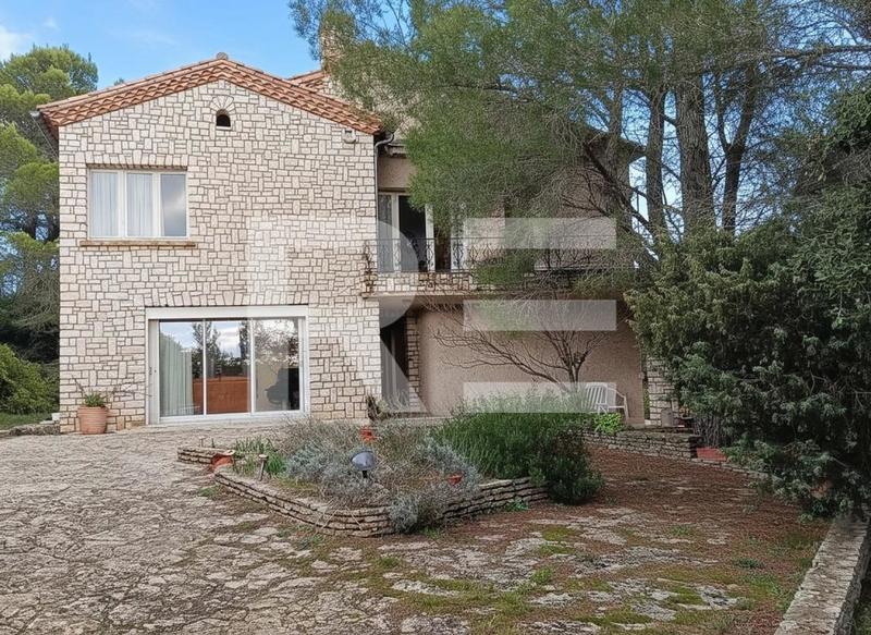 Maison - 184 m² - 7 pièces