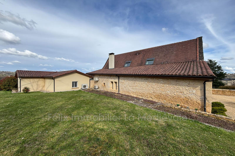 Demeure - 218 m² - 5 pièces