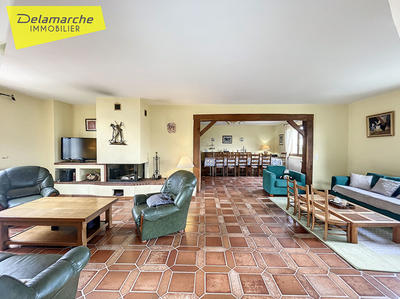 Maison - 303 m² - 9 pièces