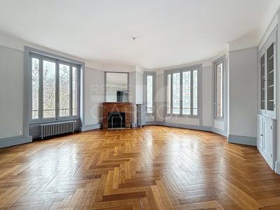 Appartement - 99 m² - 3 pièces