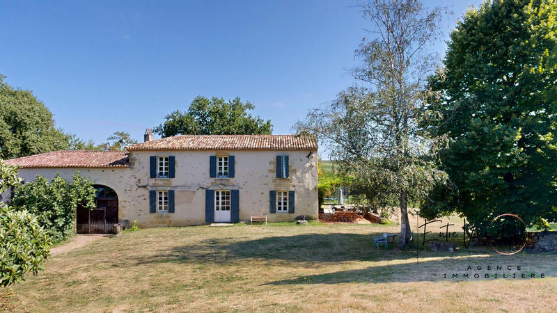 Maison ancienne - 274 m² - 14 pièces
