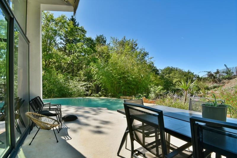 Propriété - 330 m² - 13 pièces