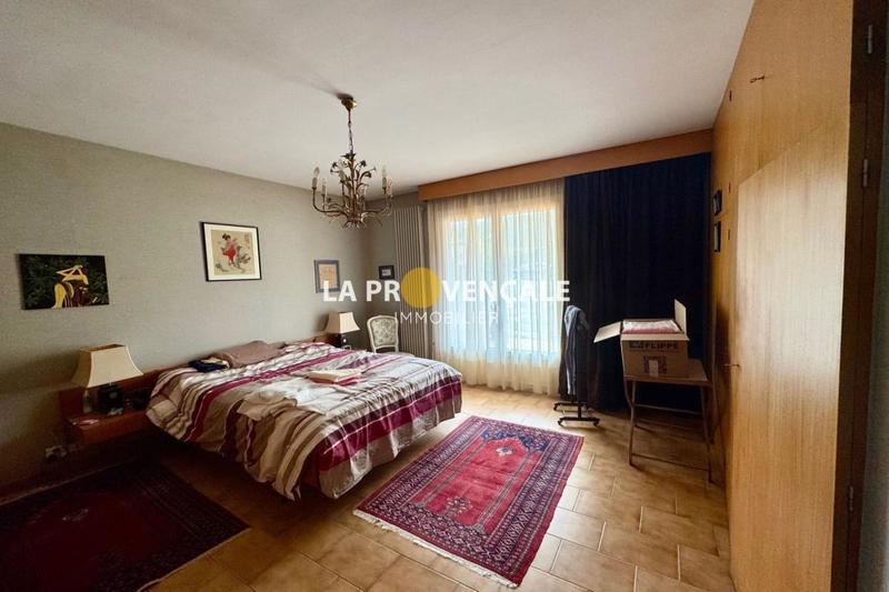 Villa - 184 m² - 6 pièces