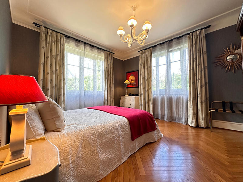 Maison - 380 m² - 11 pièces