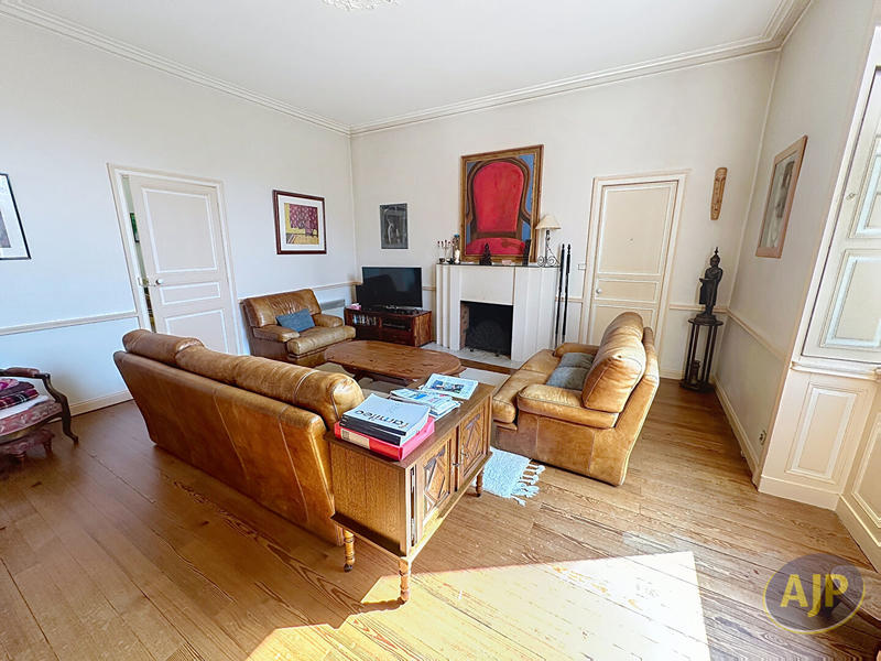 Maison - 350 m² - 12 pièces