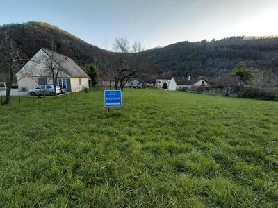 Terrain constructible - 1 898 m²