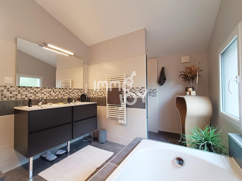 Maison - 152 m² - 6 pièces