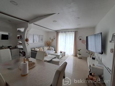 Maison traditionnelle - 213 m² - 12 pièces