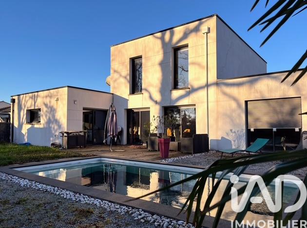 Maison - 211 m² - 5 pièces