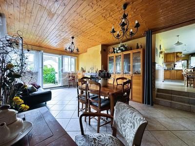 Maison traditionnelle - 166 m² - 9 pièces