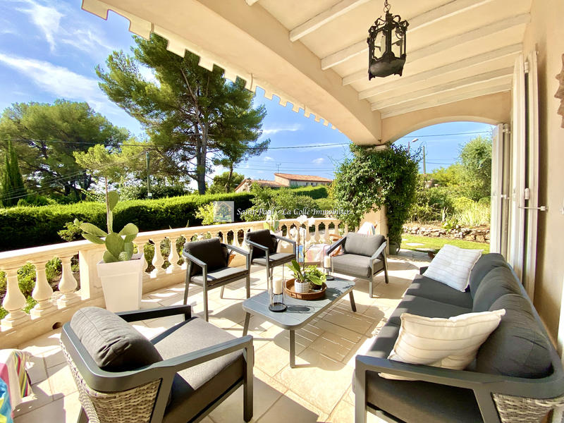 Maison - 220 m² - 6 pièces