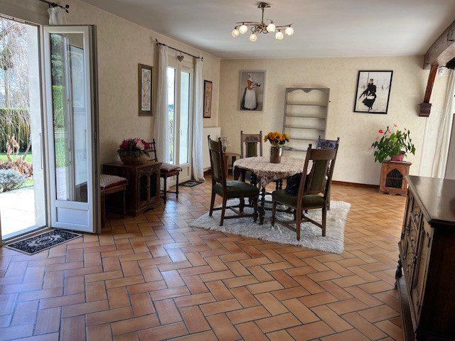 Maison traditionnelle - 177 m² - 6 pièces