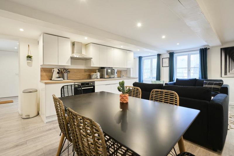 Appartement - 99 m² - 6 pièces