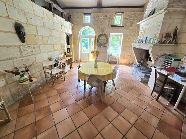 Corps de ferme - 379 m² - 10 pièces