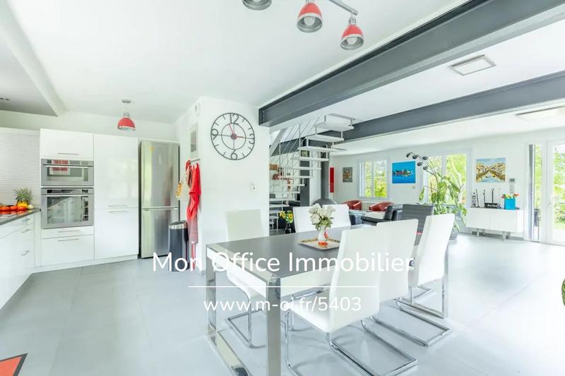 Maison - 185 m² - 8 pièces