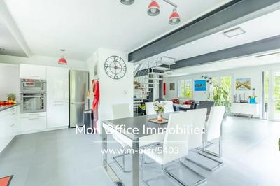 Maison - 185 m² - 8 pièces