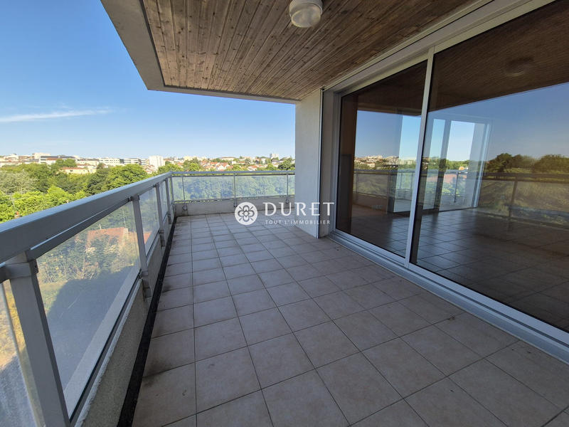 Maison traditionnelle - 220 m² - 5 pièces