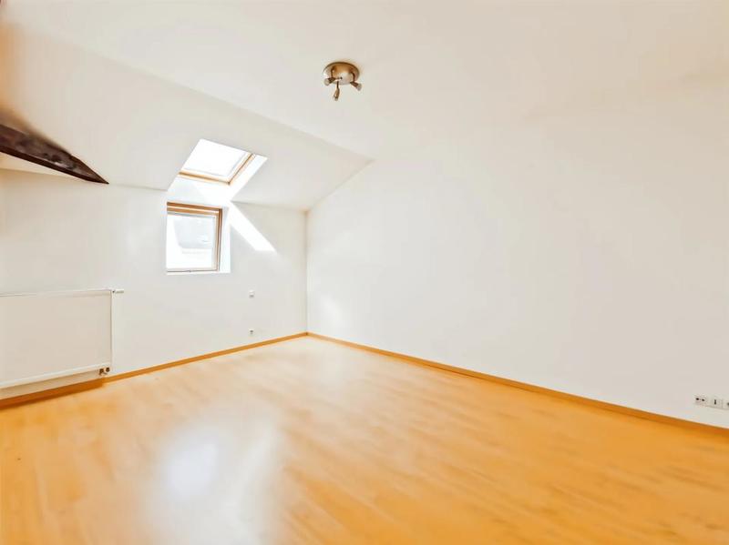 Maison - 190 m² - 12 pièces