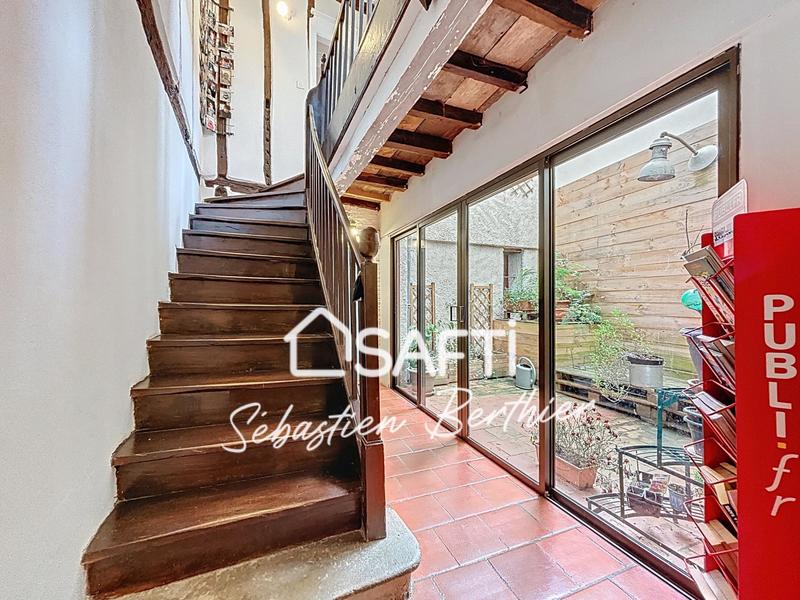 Maison - 210 m² - 7 pièces