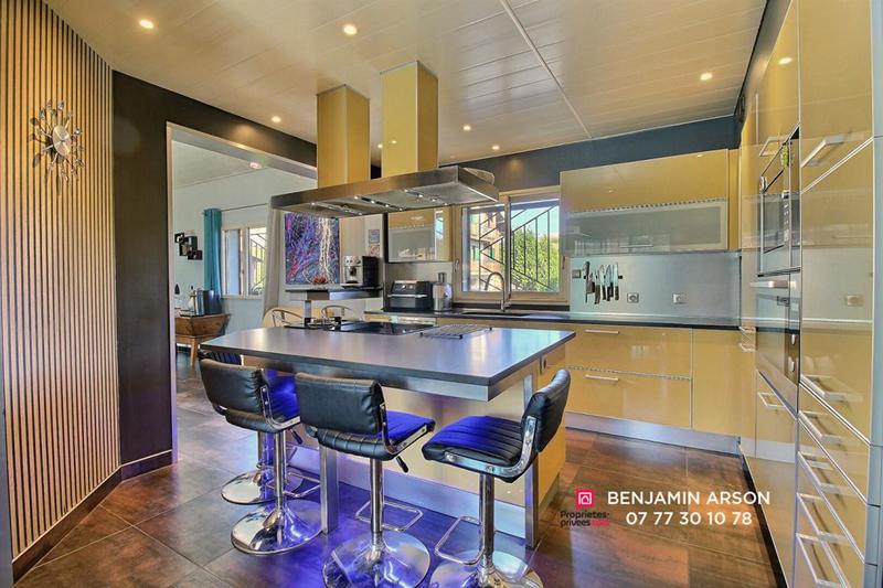 Maison - 177 m² - 8 pièces